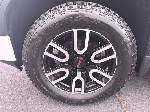 Used 2019 GMC Sierra 1500 AT4 w/ AT4 Premium Package AWD/4WD image 34