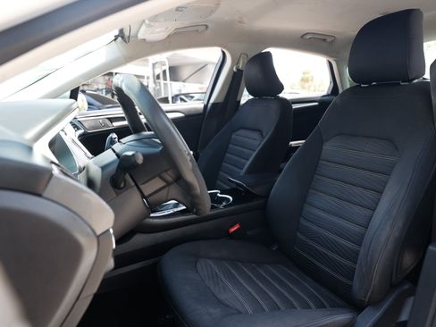 Used 2016 Ford Fusion SE FWD image 10