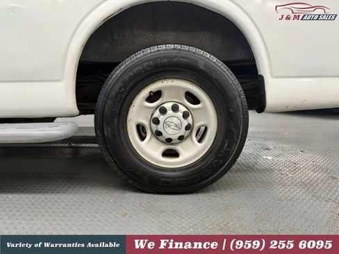 Used 2018 Chevrolet Express 2500 w/ Driver Convenience Package RWD image 13