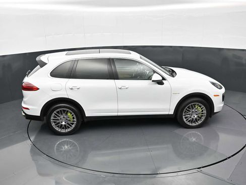 Used 2015 Porsche Cayenne S AWD/4WD image 32