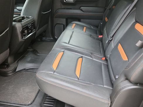 Used 2022 GMC Sierra 1500 AT4 w/ Technology Package AWD/4WD image 11