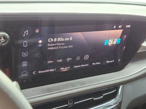 Used 2025 Buick Envista Sport Touring w/ Convenience I Package FWD image 10