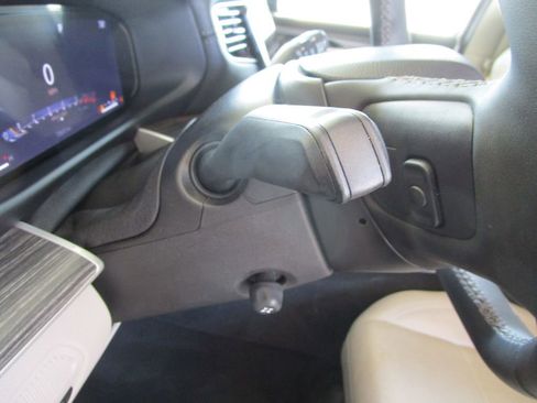 Used 2024 Jeep Wagoneer Series II AWD/4WD image 30