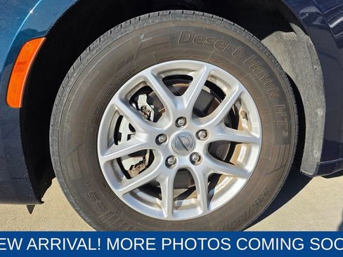 Used 2023 Chrysler Pacifica Touring-L image 10