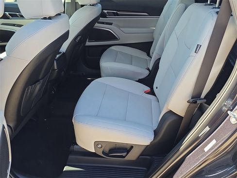 New 2025 Kia Telluride S image 19