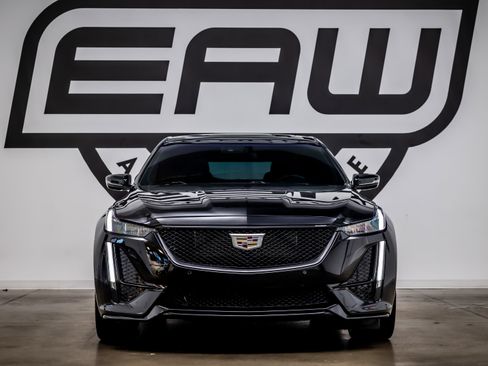 Used 2024 Cadillac CT5 V w/ LPO, ONYX Package image 3