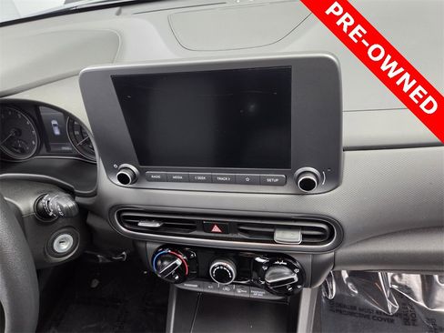 Used 2022 Hyundai Kona SE image 16