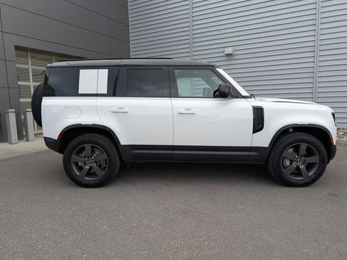 Used 2025 Land Rover Defender 110 S AWD/4WD image 5