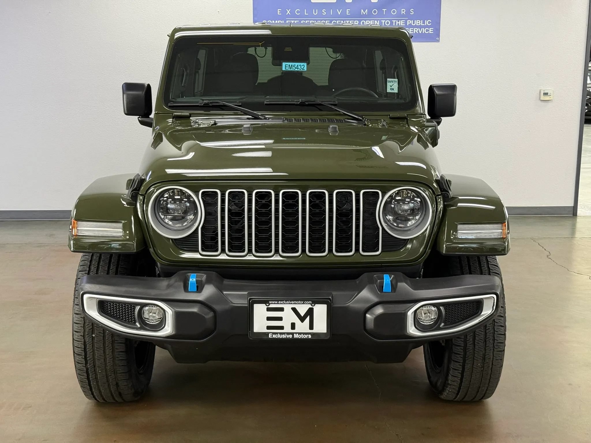 Used 2024 Jeep Wrangler Unlimited Sahara w/ Safety Group AWD/4WD image 3