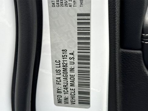 Used 2021 Jeep Grand Cherokee L Laredo image 41