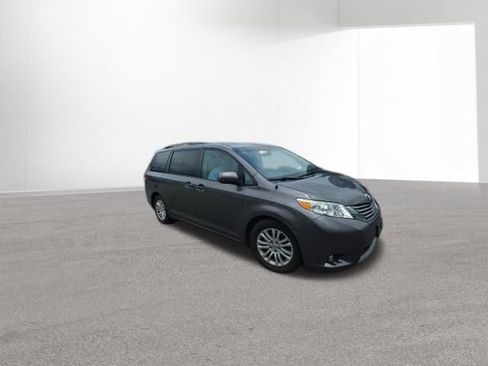 Used 2013 Toyota Sienna XLE FWD image 5