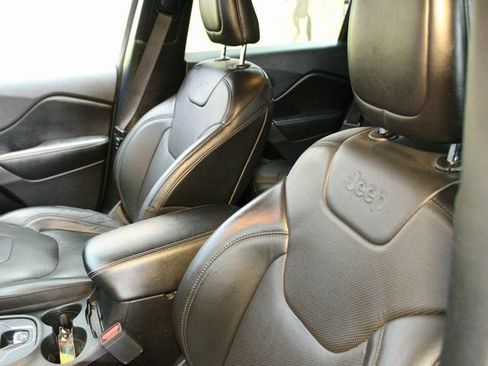 Used 2021 Jeep Cherokee Latitude Lux w/ Comfort/Convenience Group image 19