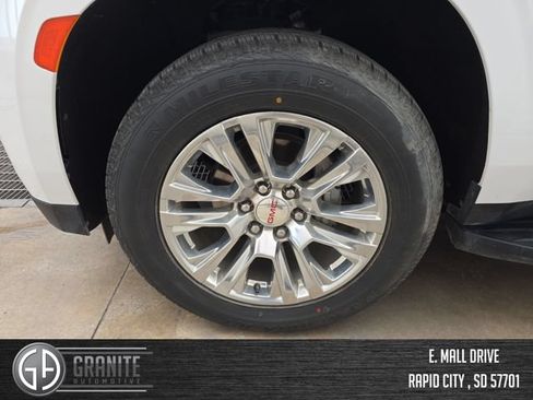 Used 2024 GMC Yukon XL Denali AWD/4WD image 27