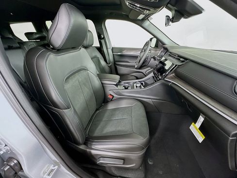 New 2026 Jeep Grand Cherokee L 4WD image 38