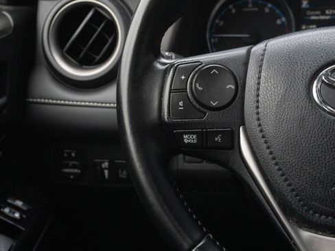 Used 2018 Toyota RAV4 Limited image 19