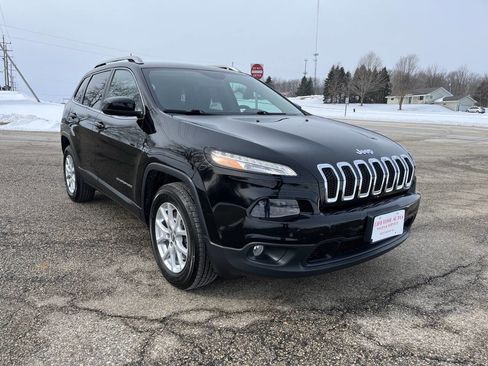 Used 2017 Jeep Cherokee Latitude w/ Cold Weather Group image 7