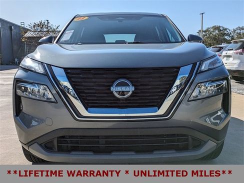 Used 2023 Nissan Rogue SV image 3
