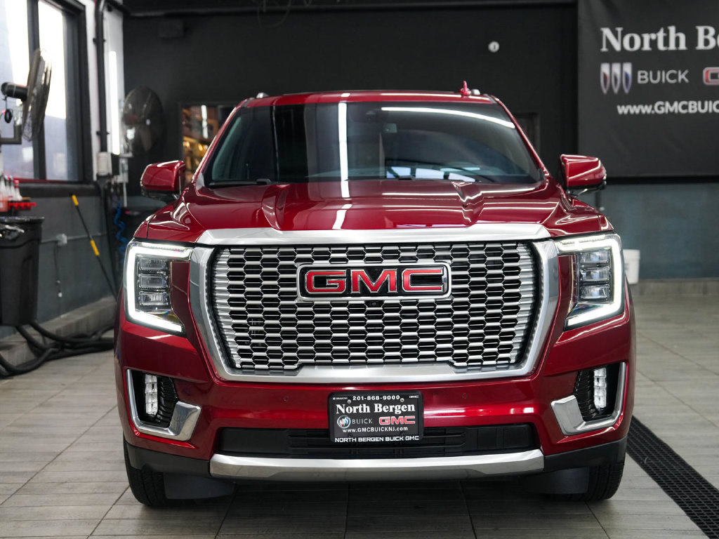 Used 2023 GMC Yukon Denali AWD/4WD image 2