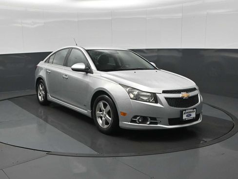 Used 2014 Chevrolet Cruze LT w/ RS Package image 2