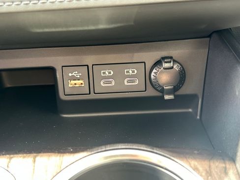 New 2026 Toyota Highlander Platinum image 15