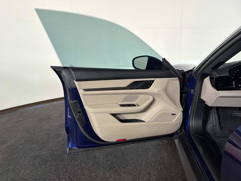 Used 2022 Porsche Taycan RWD image 32