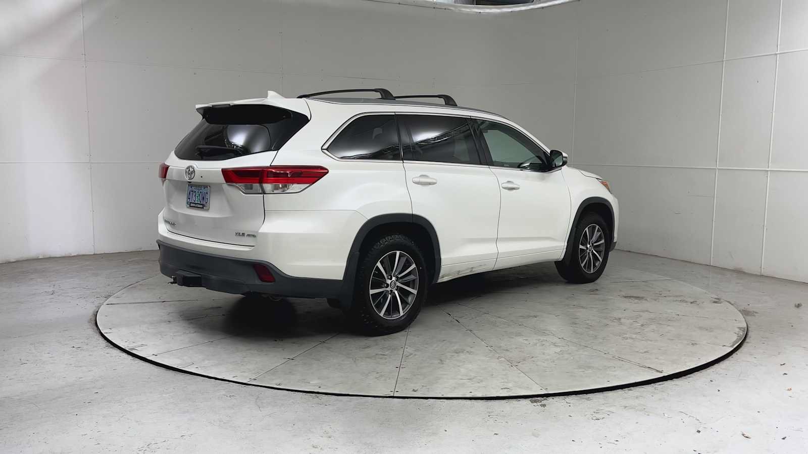 Used 2017 Toyota Highlander XLE AWD/4WD image 8