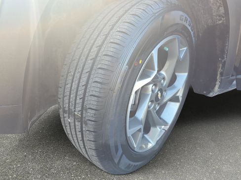 Used 2024 Chevrolet Trax LT w/ Driver Confidence Package FWD image 28