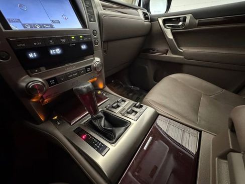 Used 2017 Lexus GX 460 Luxury w/ Preferred Accessory Package image 11