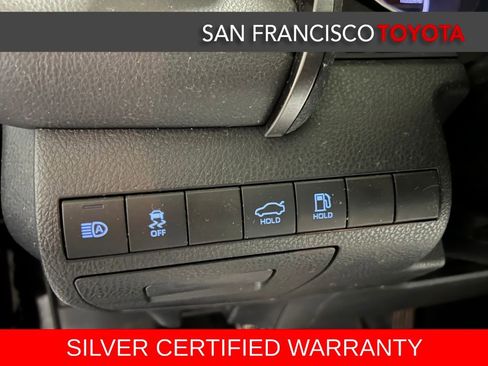 Certified 2020 Toyota Camry LE image 33