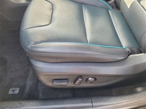 Used 2022 Kia Niro EX Premium image 25