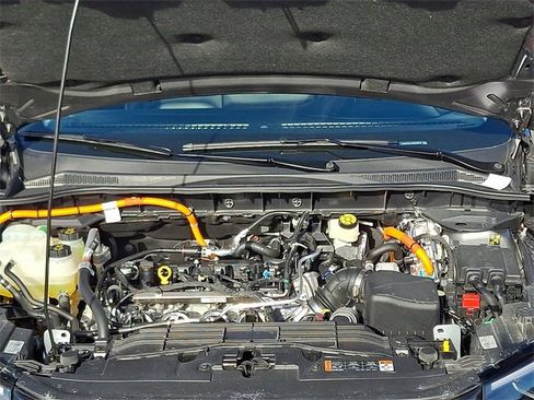 Certified 2025 Ford Escape Platinum w/ Premium Technology Package image 30