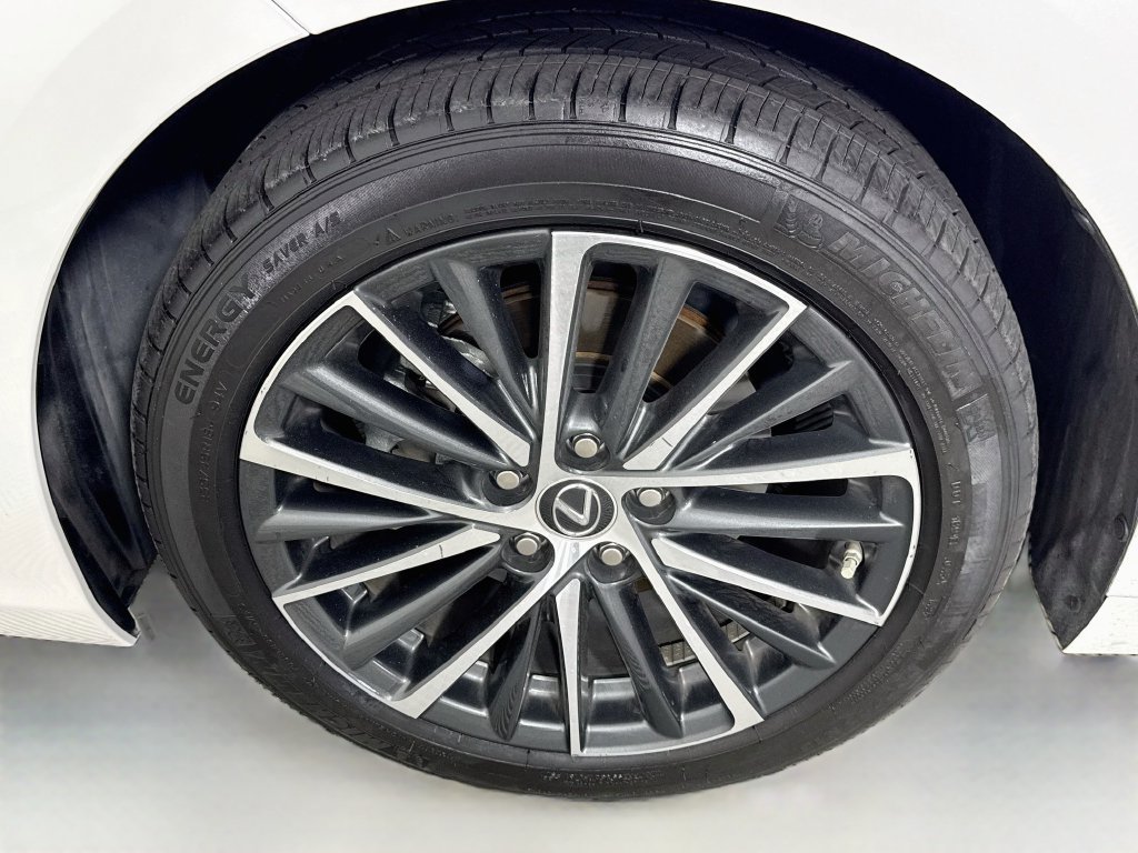 Certified 2025 Lexus ES 300h w/ Premium Package FWD image 32