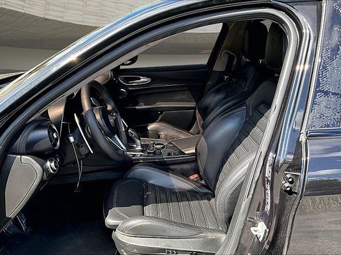 Used 2019 Alfa Romeo Giulia Ti RWD image 21