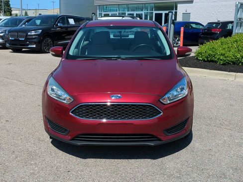 Used 2016 Ford Focus SE w/ SE Cold Weather Package FWD image 3