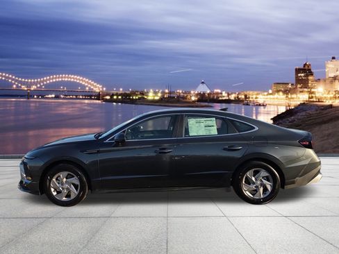 New 2026 Hyundai Sonata SE FWD image 2