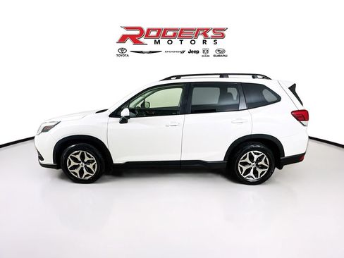 Certified 2023 Subaru Forester Premium AWD/4WD image 4