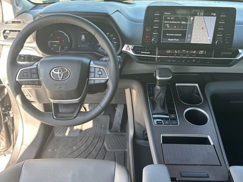 Certified 2024 Toyota Sienna XLE w/ XLE Plus Package FWD image 12