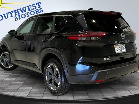 Used 2025 Nissan Rogue SV AWD/4WD image 5