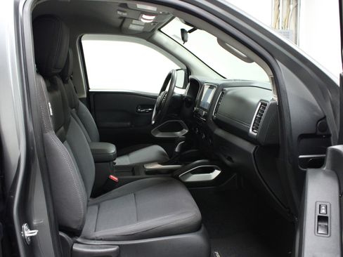 Used 2024 Nissan Frontier SV w/ Technology Package AWD/4WD image 16