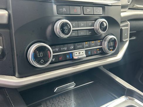 Certified 2024 Ford Expedition XLT image 38