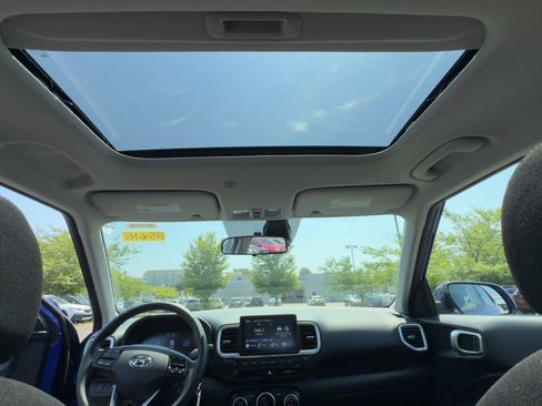 Used 2023 Hyundai Venue SEL w/ Cargo Package image 20