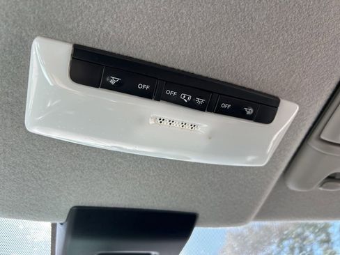 Used 2023 Nissan Kicks SR image 35