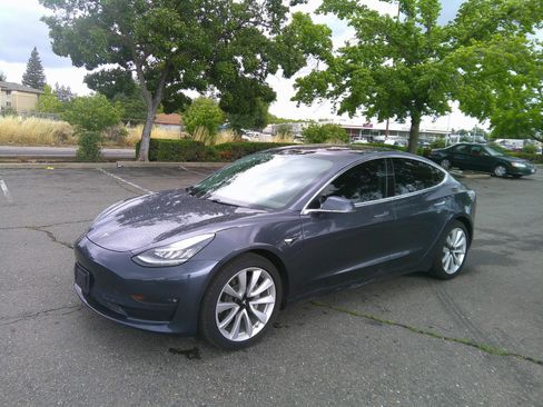 Used 2018 Tesla Model 3 Long Range RWD image 1