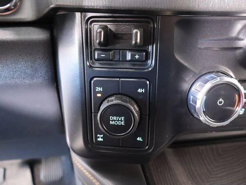 Used 2024 Ford F250 Platinum image 9