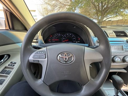 Used 2010 Toyota Camry LE image 23