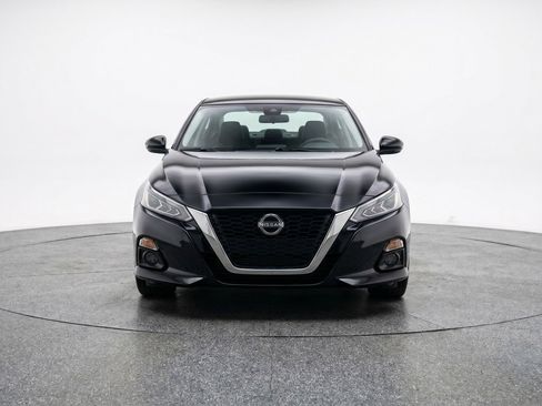 Used 2025 Nissan Altima 2.5 SV FWD image 2