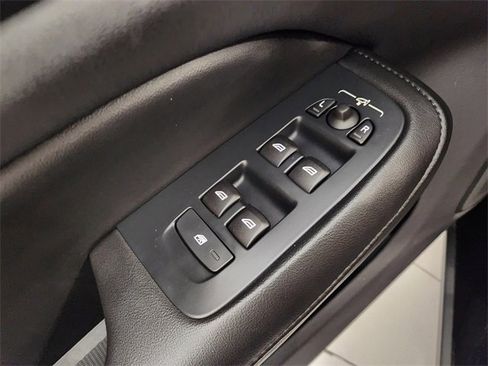 Used 2024 Volvo S60 B5 Core image 23