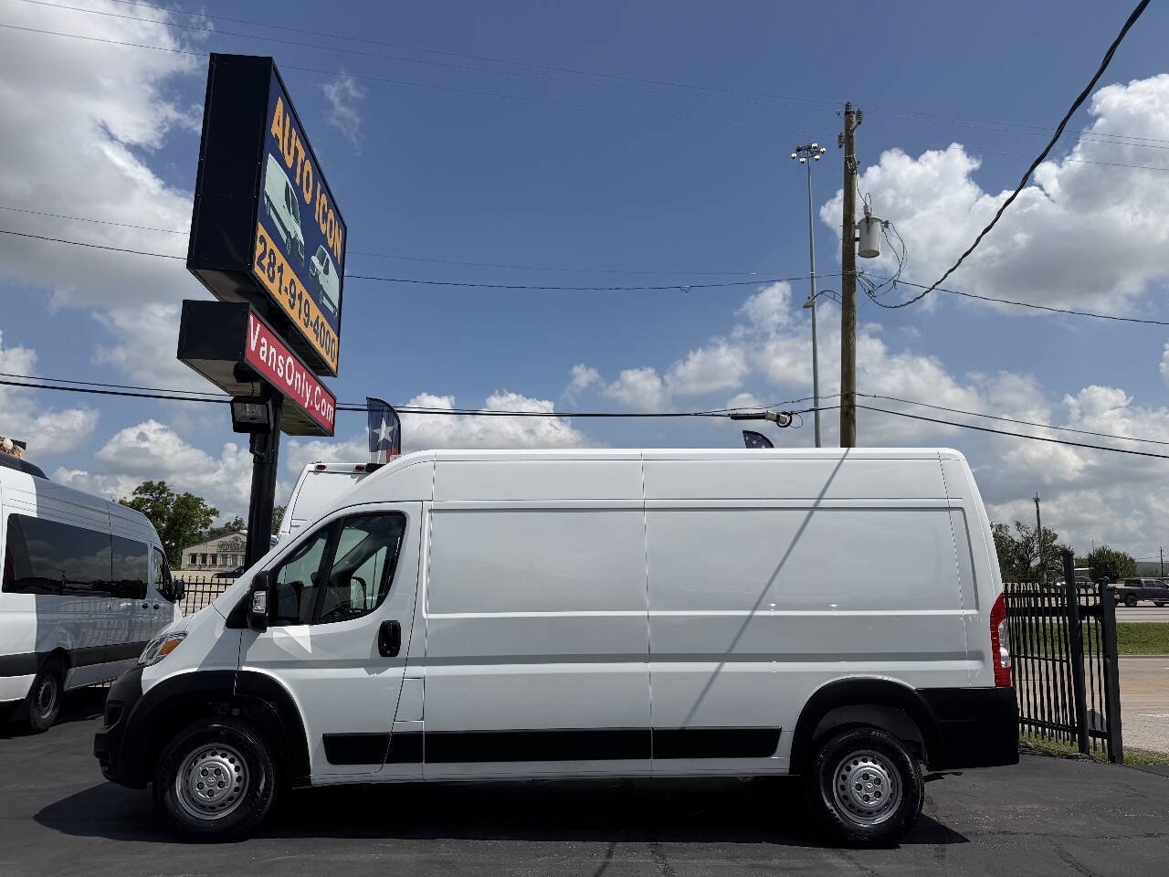 Used 2025 RAM ProMaster 3500 w/ Convenience Group FWD image 4
