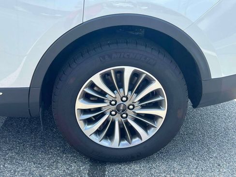 Used 2022 Lincoln Nautilus AWD w/ Premium Package image 9