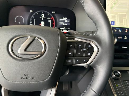 Used 2026 Lexus GX 550 w/ Accessory Package (2T) AWD/4WD image 16
